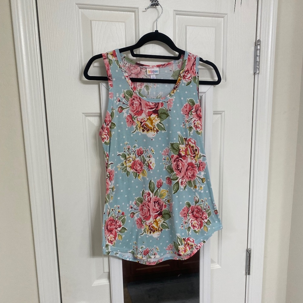 Gently Used.  Like New Condition.  LulaRoe Tank Top (L)